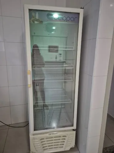 Geladeira expositora Gelopar