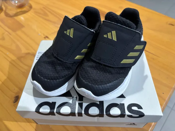 Tênis Infantil Adidas Preto com Velcro - Original, Pouco Uso, na Caixa