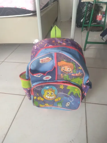 Mochila infantil de rodinha infantil. 