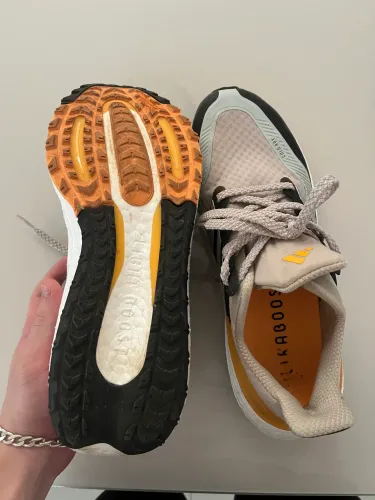 Tênis ultraboost adidas