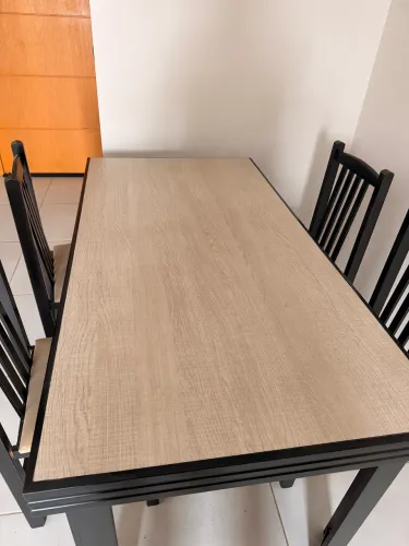 Mesa madeira + 4 cadeiras