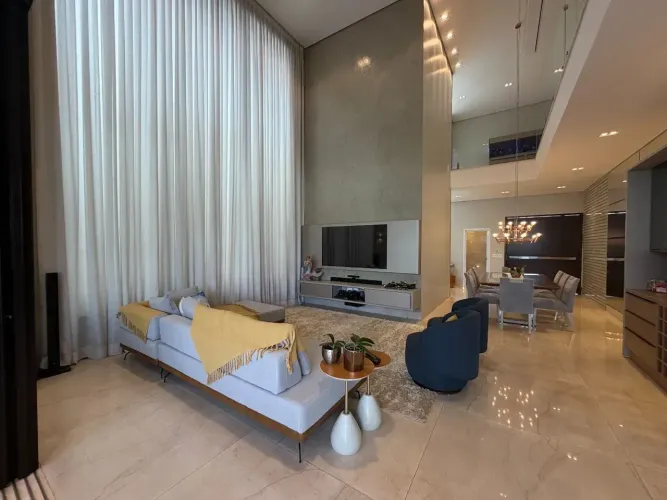 Casa de condomínio à venda com 400 m2 construção, 4 quartos no Versailles - Uberlândia - M
