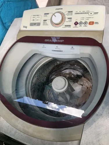 Vendo uma máquina de lavar roupas