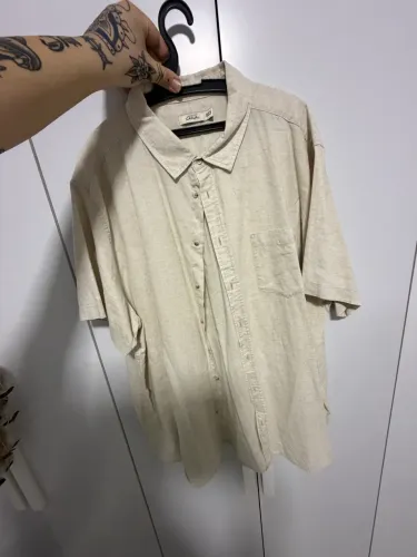 Camisa social 100% linho manga curta, usada somente para foto, novíssima! Tamanho GG3