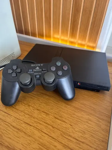 Ps2 sim lendo perfeitamente , com porte para pendrive 