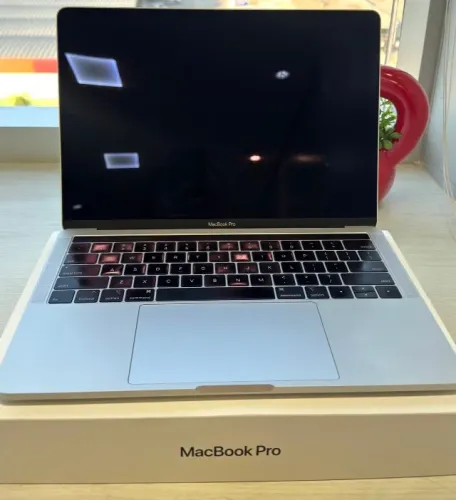 MacBook Pro 13" 2019 - i5, 8GB, SSD 256GB - Impecável