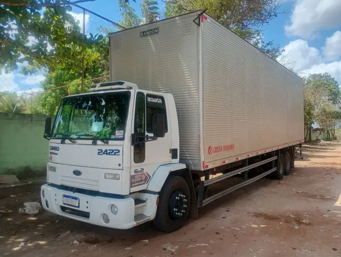 Ford cargo 2422e com serviço!