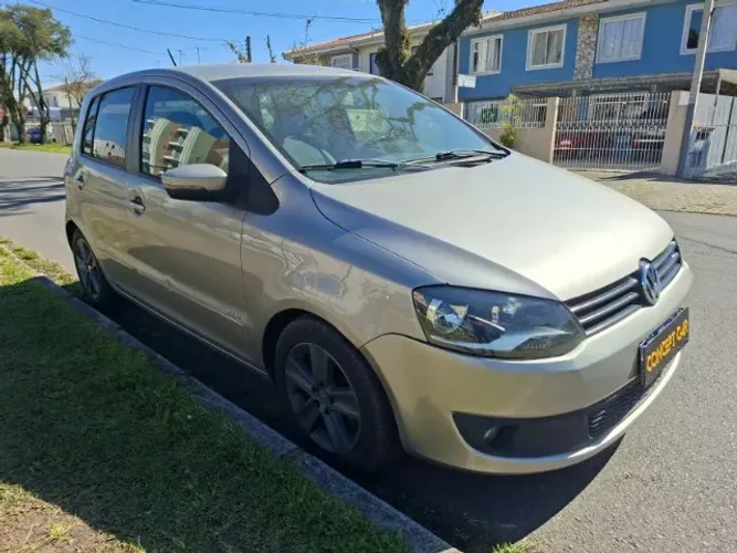 Volkswagen Fox 1.0 MI Total Flex 8V 5P 2014