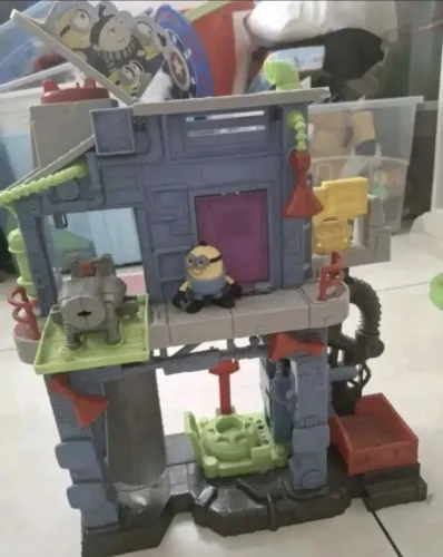 Brinquedo imaginext laboratório doa minions, em perfeito estado