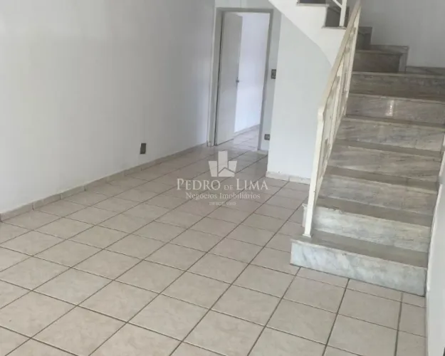 Sobrado na Vila Carrão, 3 quartos com 1 suite, 3 banheiros. quintal, edicula, 2 vagas de g