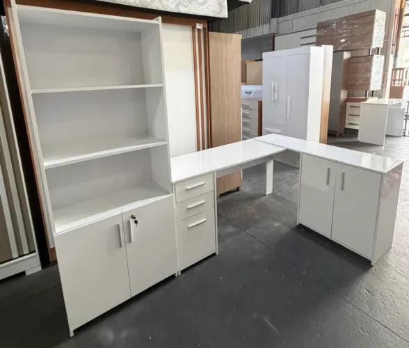Kit escritório com mesa e armário / NOVO / ENTREGAMOS 