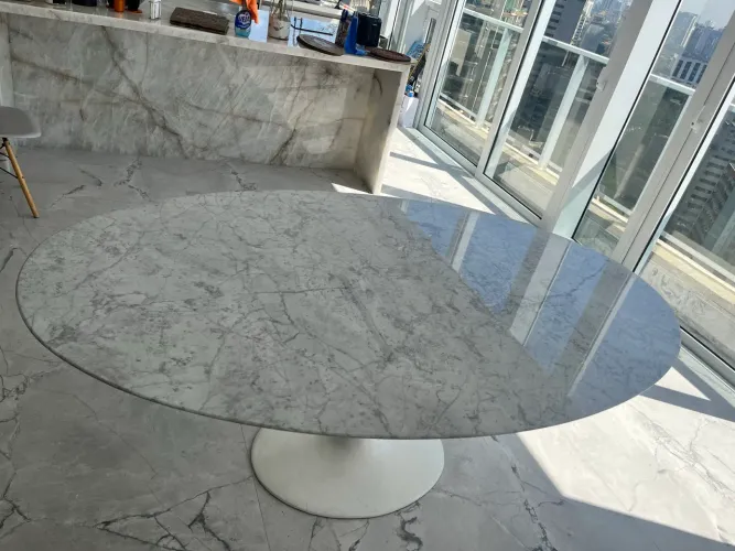 Mesa Oval Saarinem Marmore Carrara