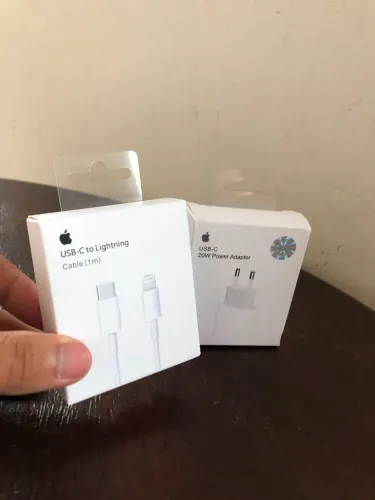 Carregador de iphone novo