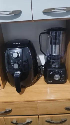 Leia a descrição...Vendo air fryer e liquidificador 220V..