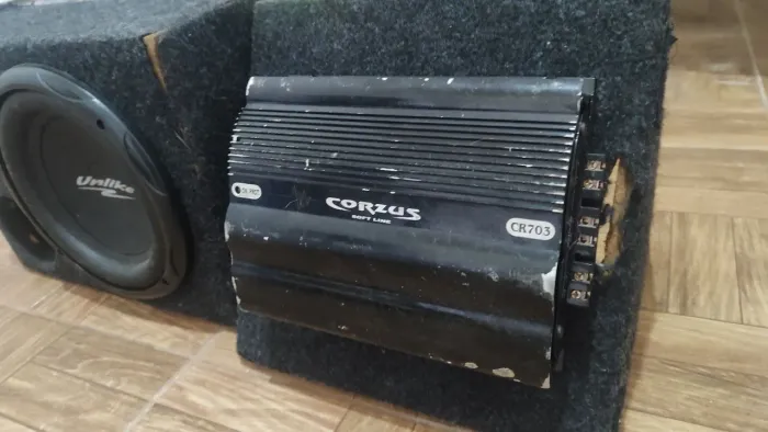 Amplificador Automotivo Corzus + Alto falante Unlike "8"
