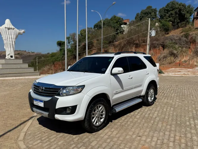 Toyota Hilux SW4 SR 4X2 2.7/ 2.7 Flex 16V Aut. 2014