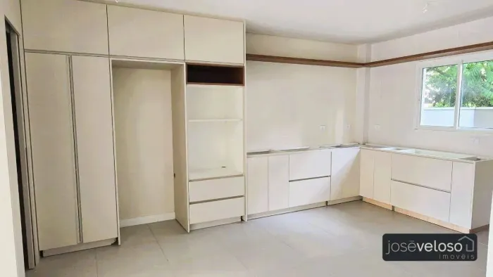 Sobrado com 3 dormitórios para alugar, 245 m² por R$ 5.500/mês - Campo Comprido - Curitiba