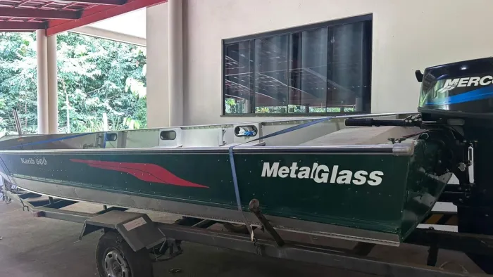  Conjunto MetalGlass Karib 600 + Mercury 25/30hp Sea Pro (Semi-novo).