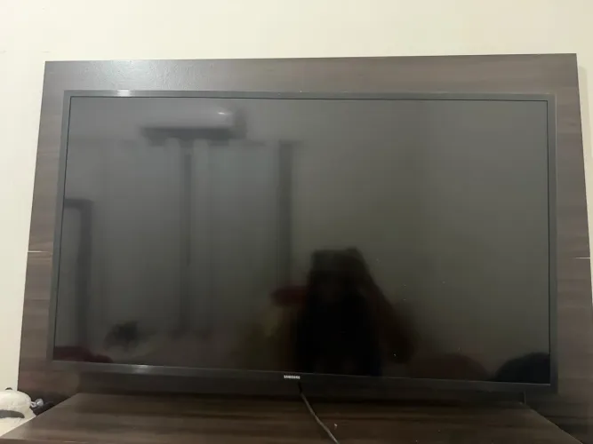 Televisão Smart 43 polegadas Samsung 950