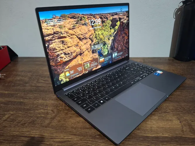 Notebook samsung galaxy book 4 i5 em perfeito estado e pouco usado, com bateria perfeita 