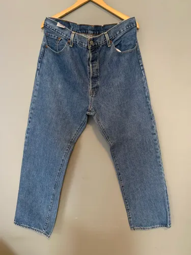Calça jeans Levis 501 Nova