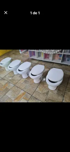 Bacias de banheiro infantil