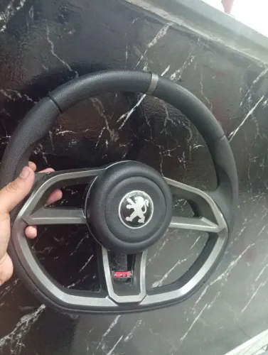 Volante esportivo de Peugeot