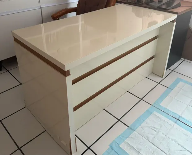 Mesa para escritório, semi nova.
