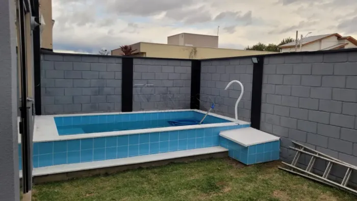 Casa em Condomínio Fechado à Venda em Jacareí