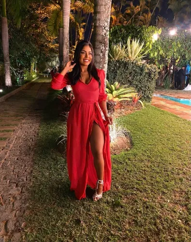Vestido vermelho com fenda