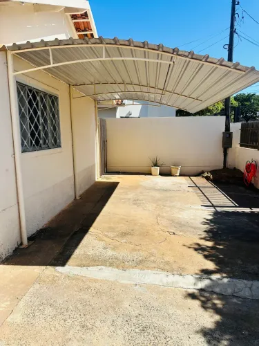 Vende-se Cobertura Metálica, garagem para Carro