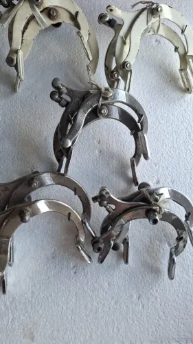 Ferraduras de freio Caloi cross e Caloi aro 26 originais bom estado 120,00 par somos loja