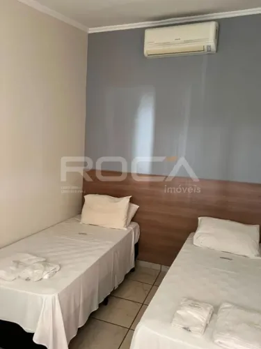 Apartamento kitnet para alugar no bairro Jardim Macedo, em Ribeirão Preto.