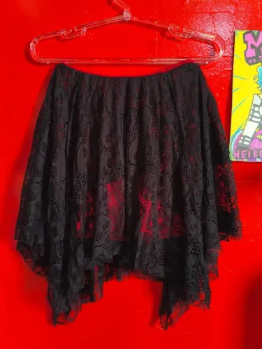 Saia Preta Rendada Assimétrica Vintage Gótica G