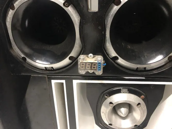 Vende-se caixa trio 