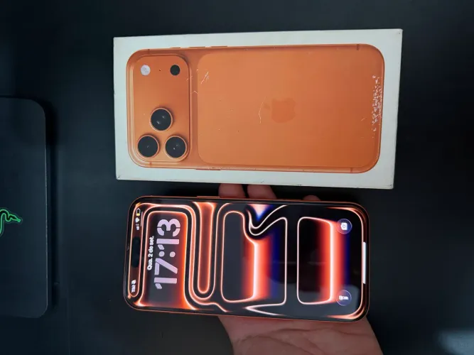 iPhone 17 pro max laranja