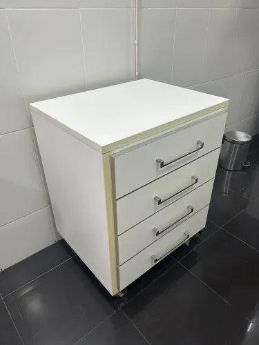 Gaveteiro Branco 4 Gavetas com Rodinhas e Puxadores Metálicos
