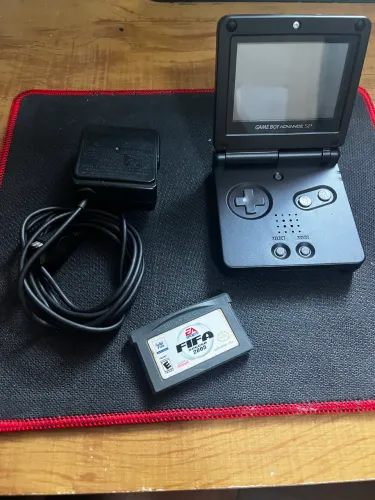 Game Boy Advance SP Recondicionado + FIFA 2005 Original