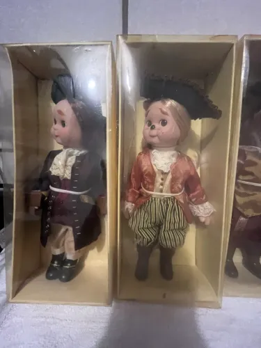 Bonecos porcelana