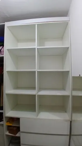 Estante em mdf dívida em 08 nichos