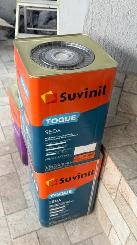 Lata de tinta Suvinil Crômio Toque de Seda