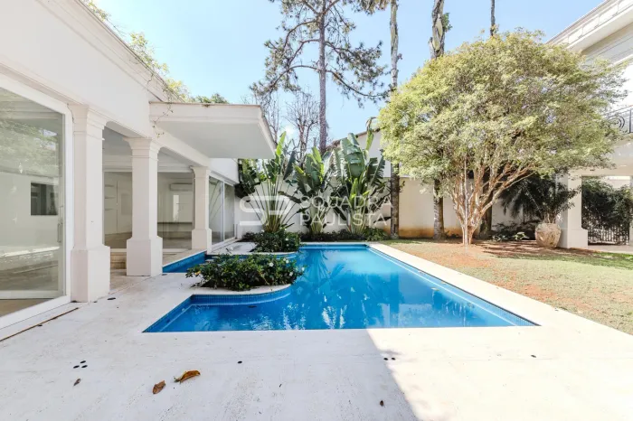 Casa com 1070m², à venda no bairro Vila Nova Conceição.