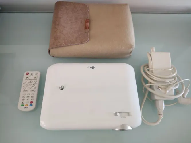 Projetor LG Cinebeam 3d PW1000