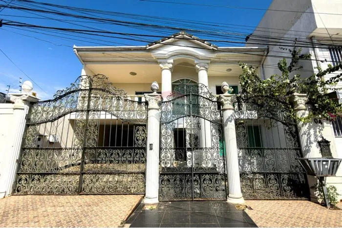 Casa sobrado 5 quartos Vila Planalto