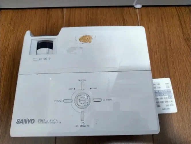Projetor Sanyo - No estado que se encontra
