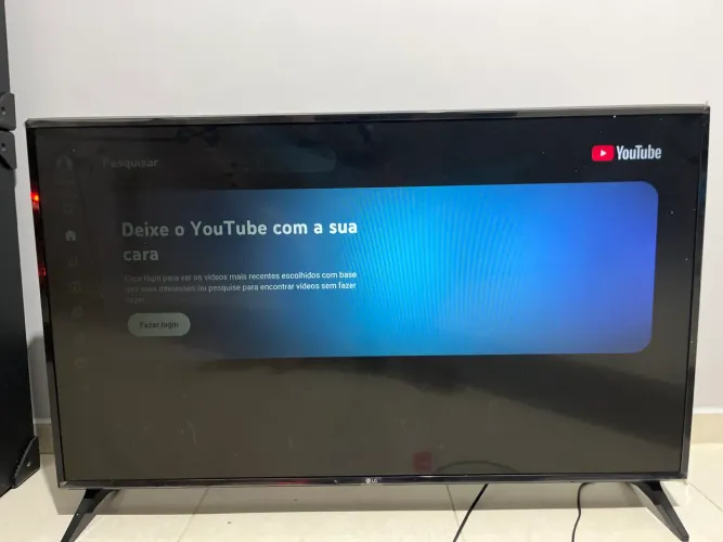 Tv smart 43 polegadas  com a tela escura somente esse detalhe de resto novo igual a zero.