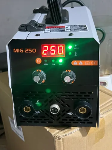 Máquina de solda MiG sem gás + MMA 250