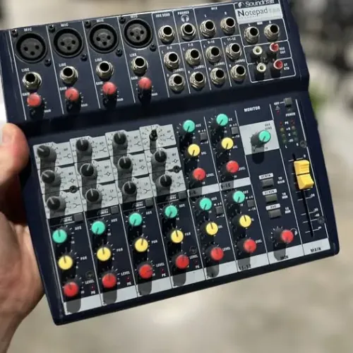 Mesa de som Soundcraft notepad 124