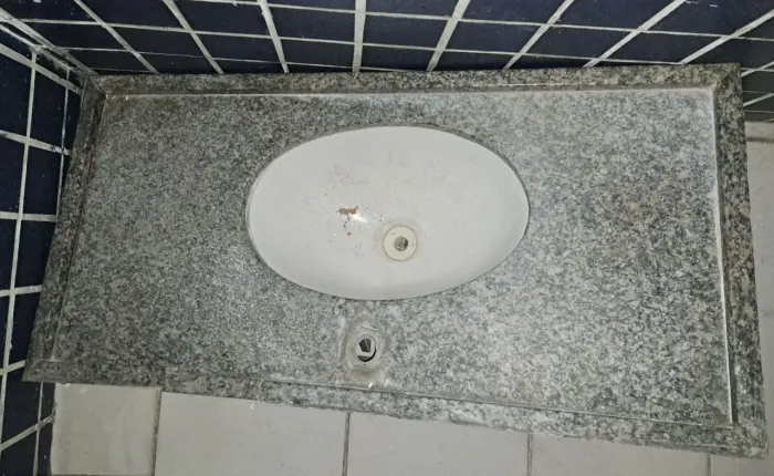PIA DE GRANITO COM CUBA (Retira-se no Local)
