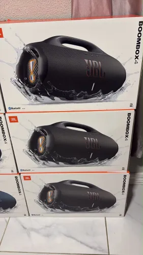 JBL Boombox 4 Preta (LACRADA)